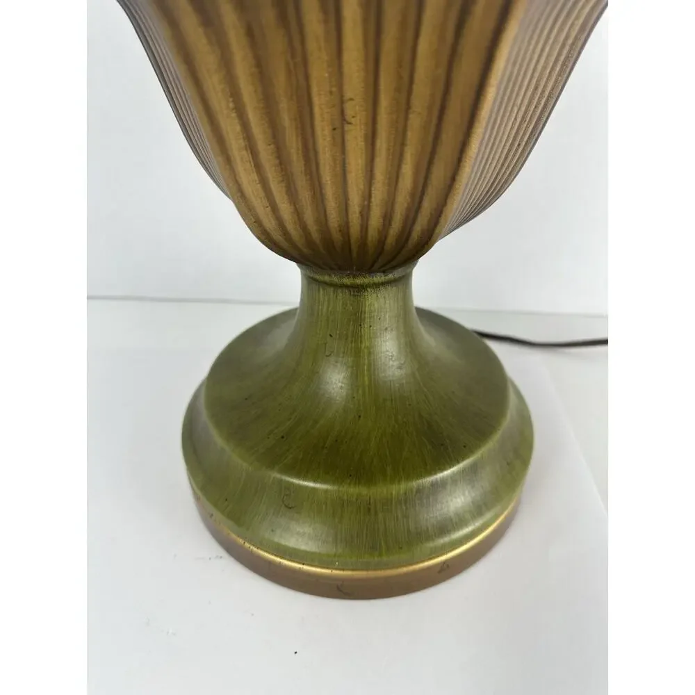Lovely Mid Century Royal Haeger Table Lamp Orig. Finial & Gold Label Green VTG